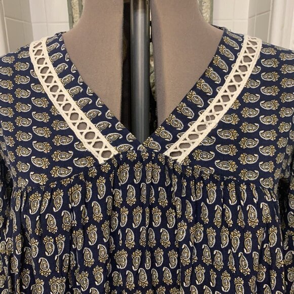 UMGEE. Sz L. Bust 44". Border Print Tunic w Lace Insert. USA Cotton/poly. B39 - Picture 2 of 6